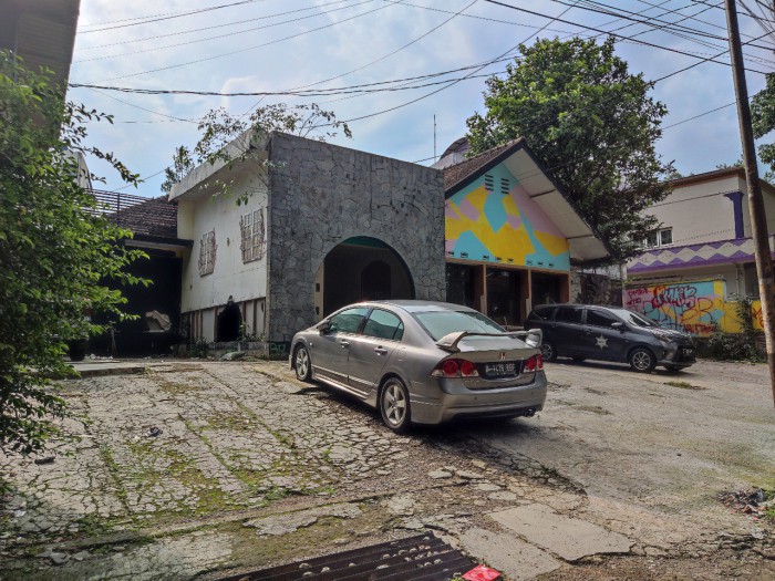 Disewakan Rumah Usaha Bekas Restoran Kafe di Burangrang Bandung